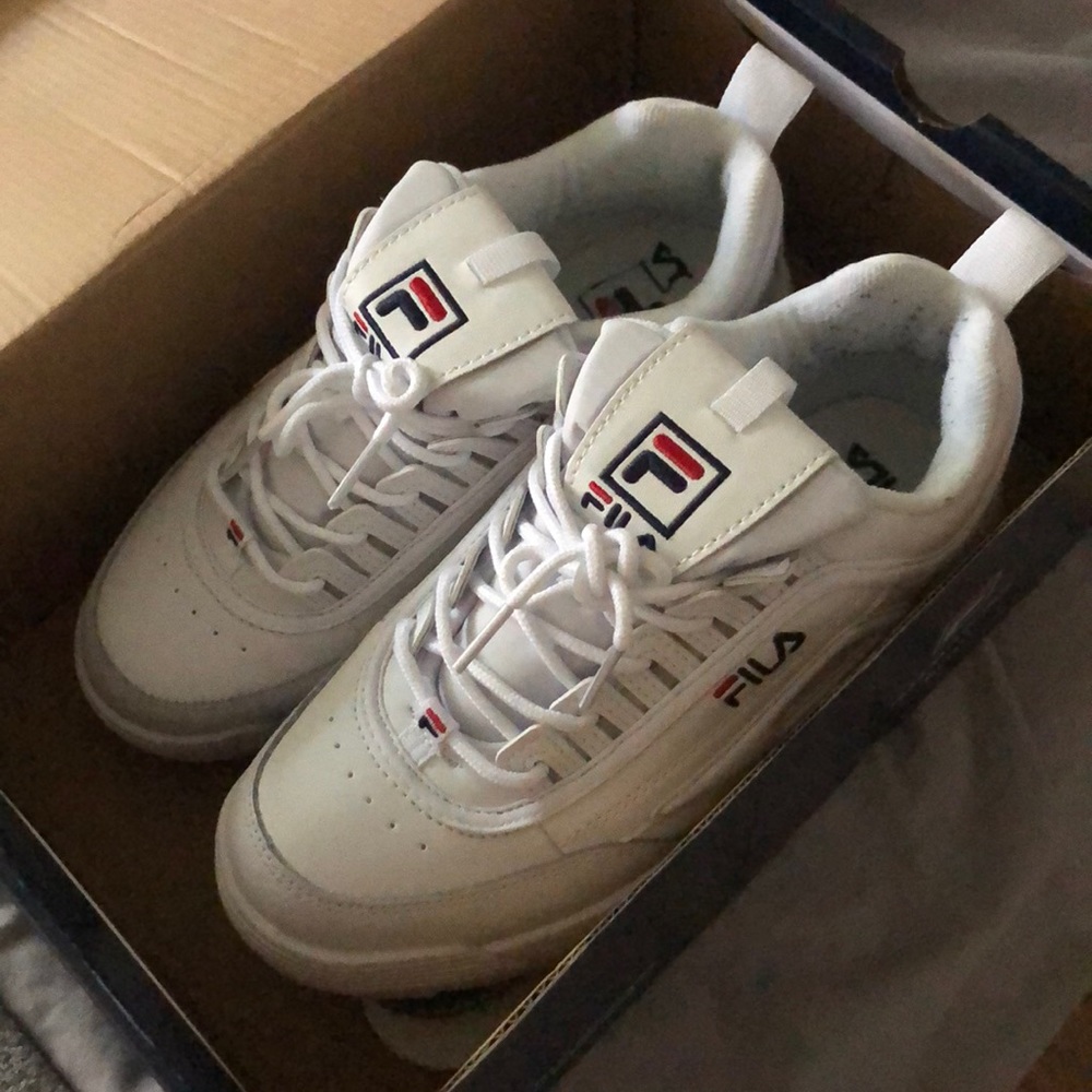 White filas